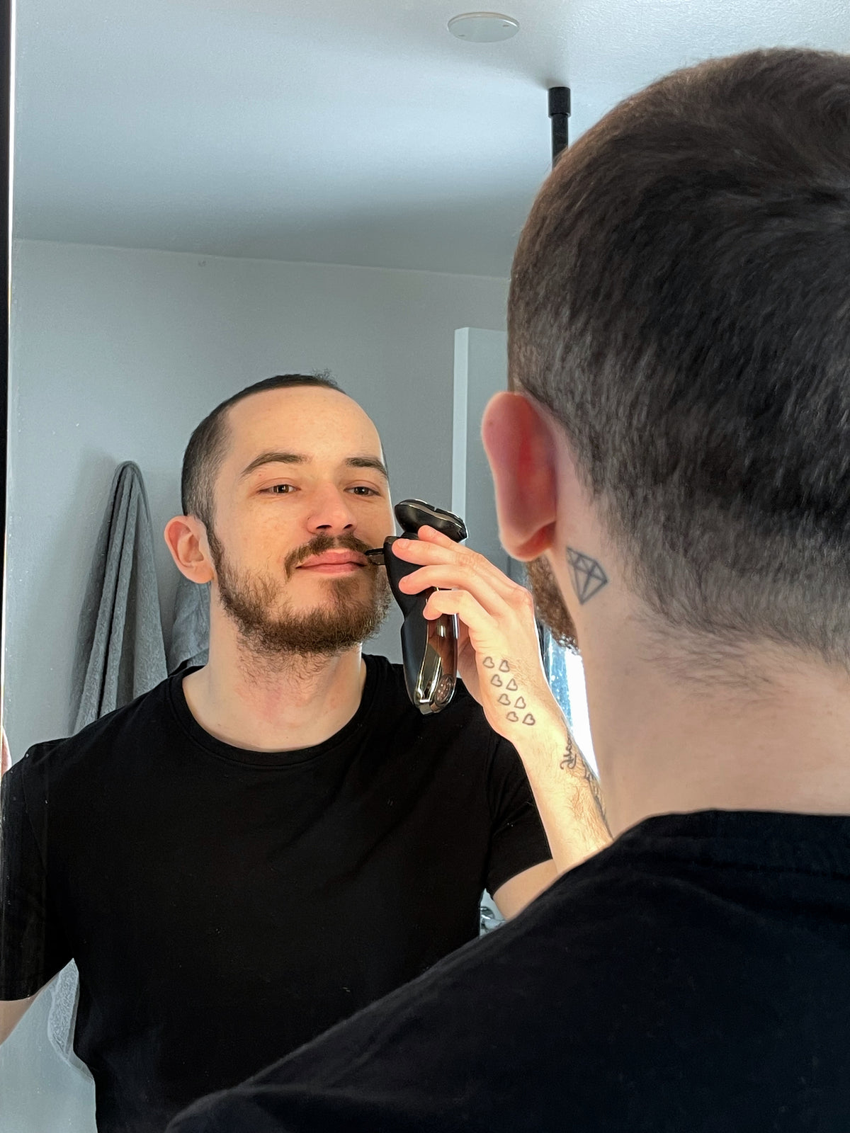 Shaver med opladnings- og steriliseringsbase