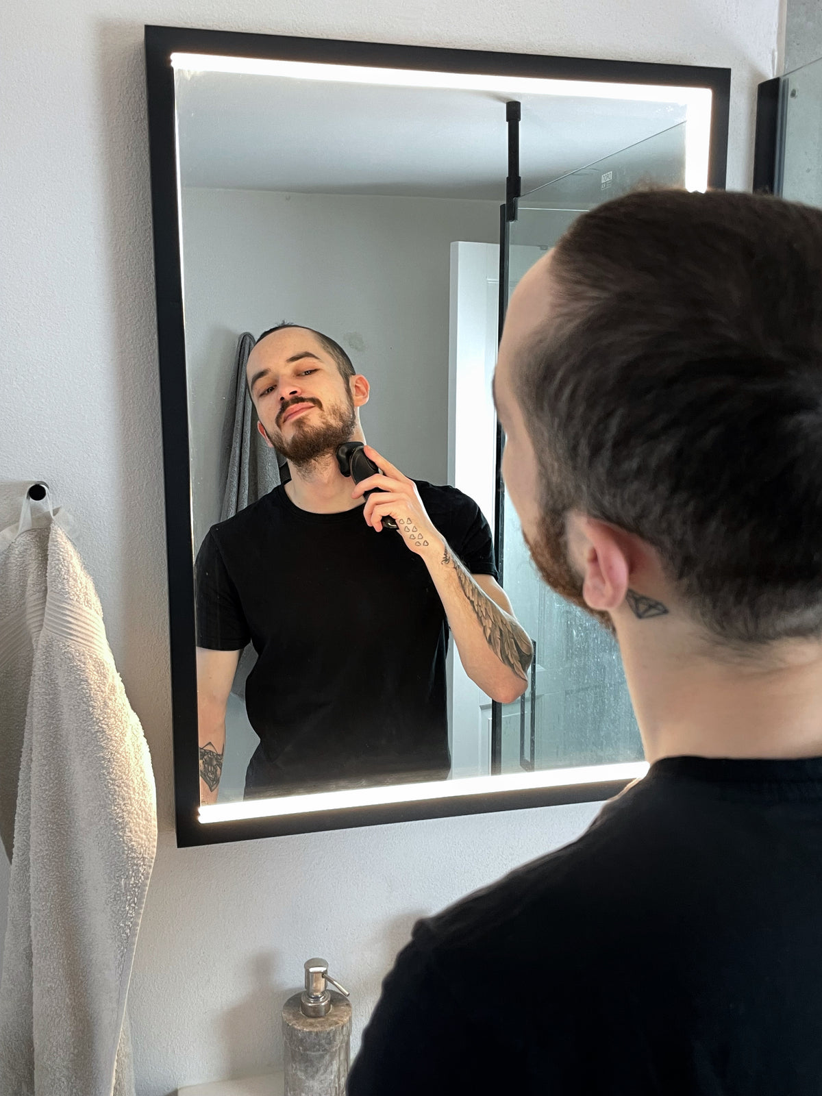 Shaver med opladnings- og steriliseringsbase